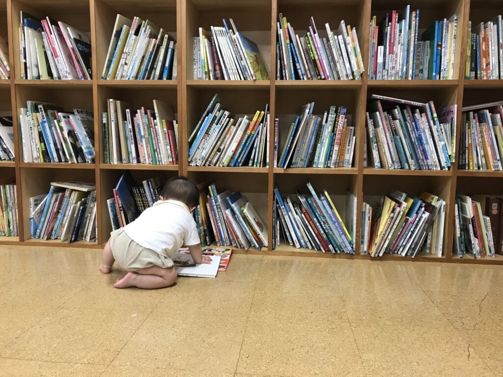 本を読む子供